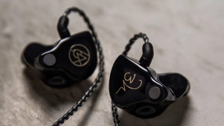 אוזניית 64 Audio N8 — תצלום קרוב